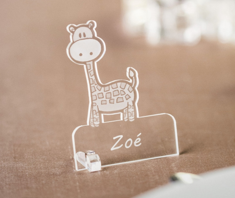 Marque-place Girafe en plexiglas gravé